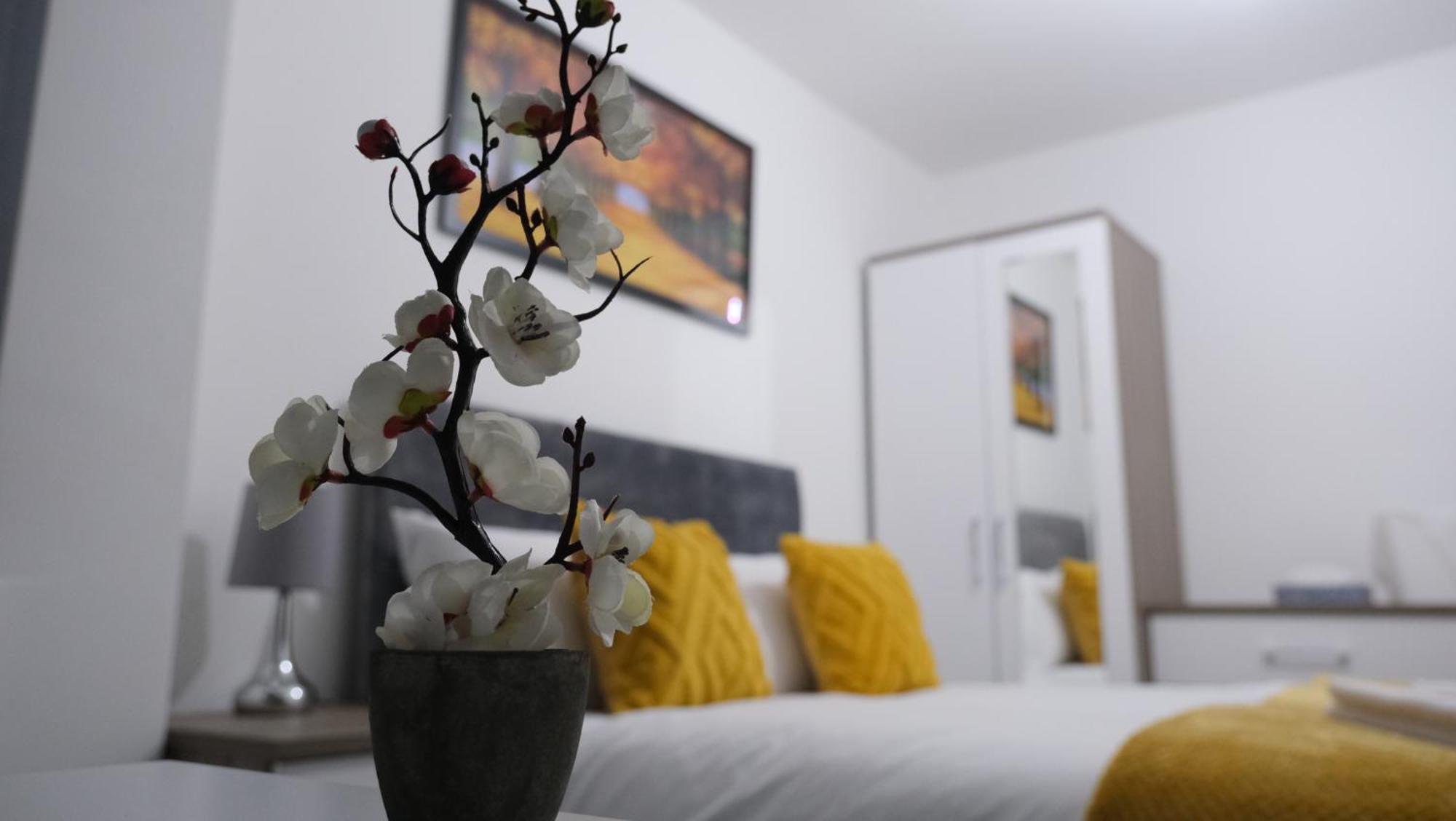 Modernized Three Bedroom House Near City Stadium, Attractions, City Centre - Sky N Netflix - Convenient Transport Manchester Exteriör bild