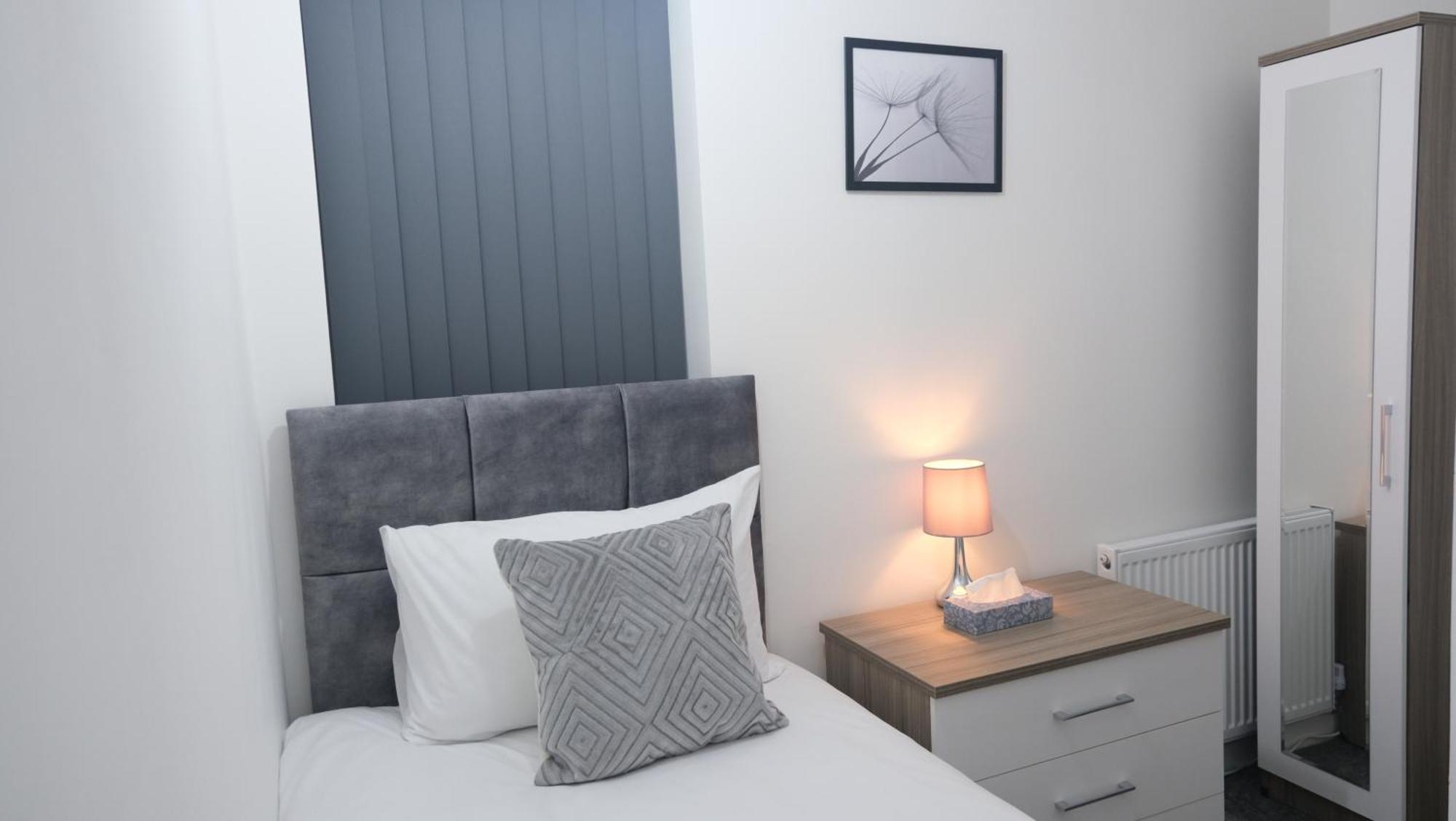 Modernized Three Bedroom House Near City Stadium, Attractions, City Centre - Sky N Netflix - Convenient Transport Manchester Exteriör bild