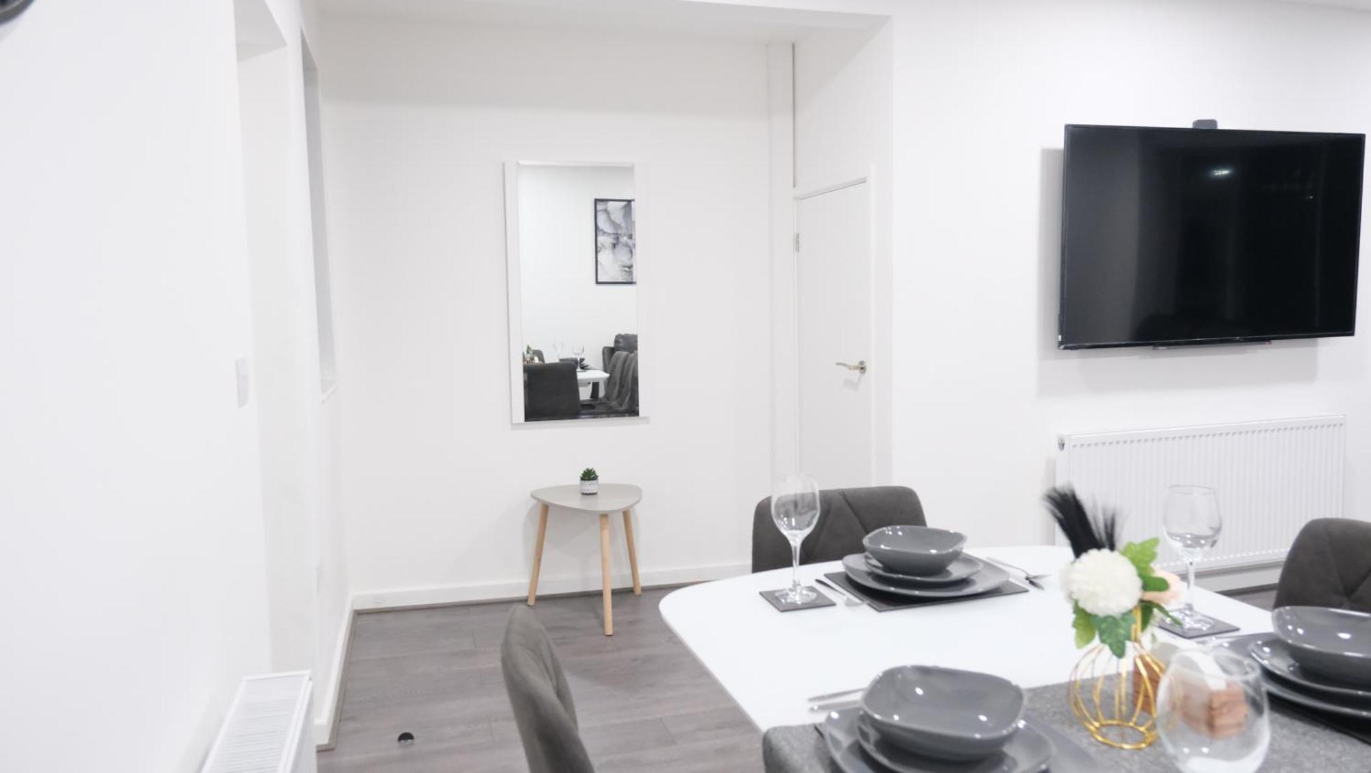 Modernized Three Bedroom House Near City Stadium, Attractions, City Centre - Sky N Netflix - Convenient Transport Manchester Exteriör bild